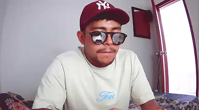 Snapshot of wailer_ chatting on January 13, 6:49 pm wailer online show from January 13, 6:49 pm