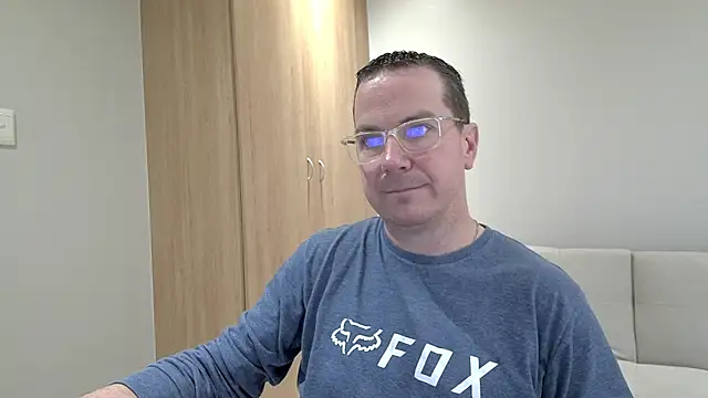 Snapshot of BrettJ81 chatting on September 29, 2:46 pm BrettJ81 online show from September 29, 2:46 pm