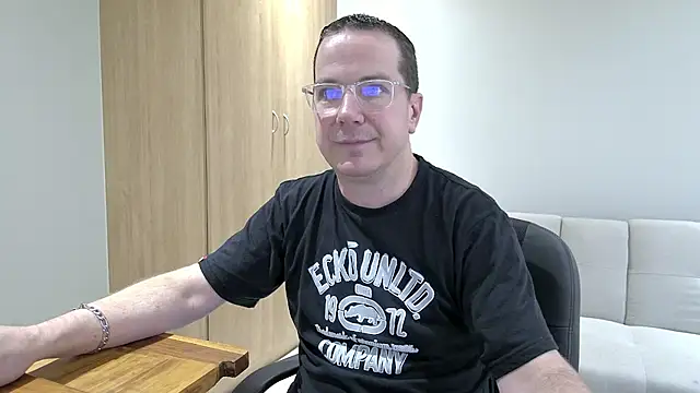 BrettJ81 online show from October 31, 2:53 pm