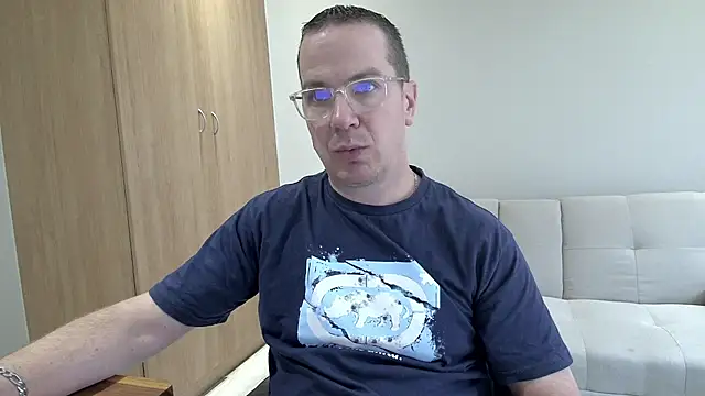 BrettJ81 online show from March 30, 11:22 am