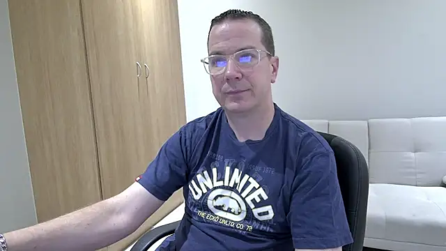 Snapshot of BrettJ81 chatting on September 23, 3:22 pm BrettJ81 online show from September 23, 3:22 pm