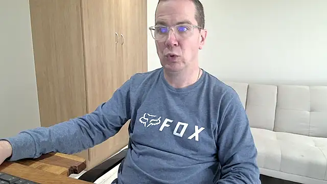 BrettJ81 online show from June 5, 2:01 pm