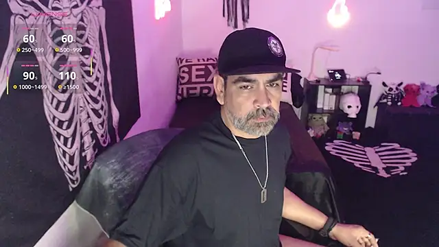 soyelcarlitos  online show from June 8, 7:42 am