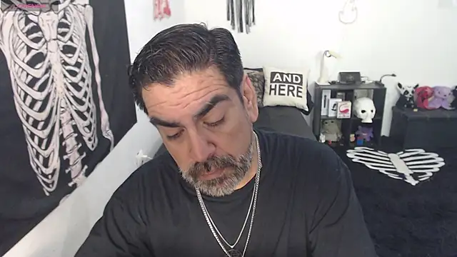 soyelcarlitos  online show from June 1, 5:35 pm
